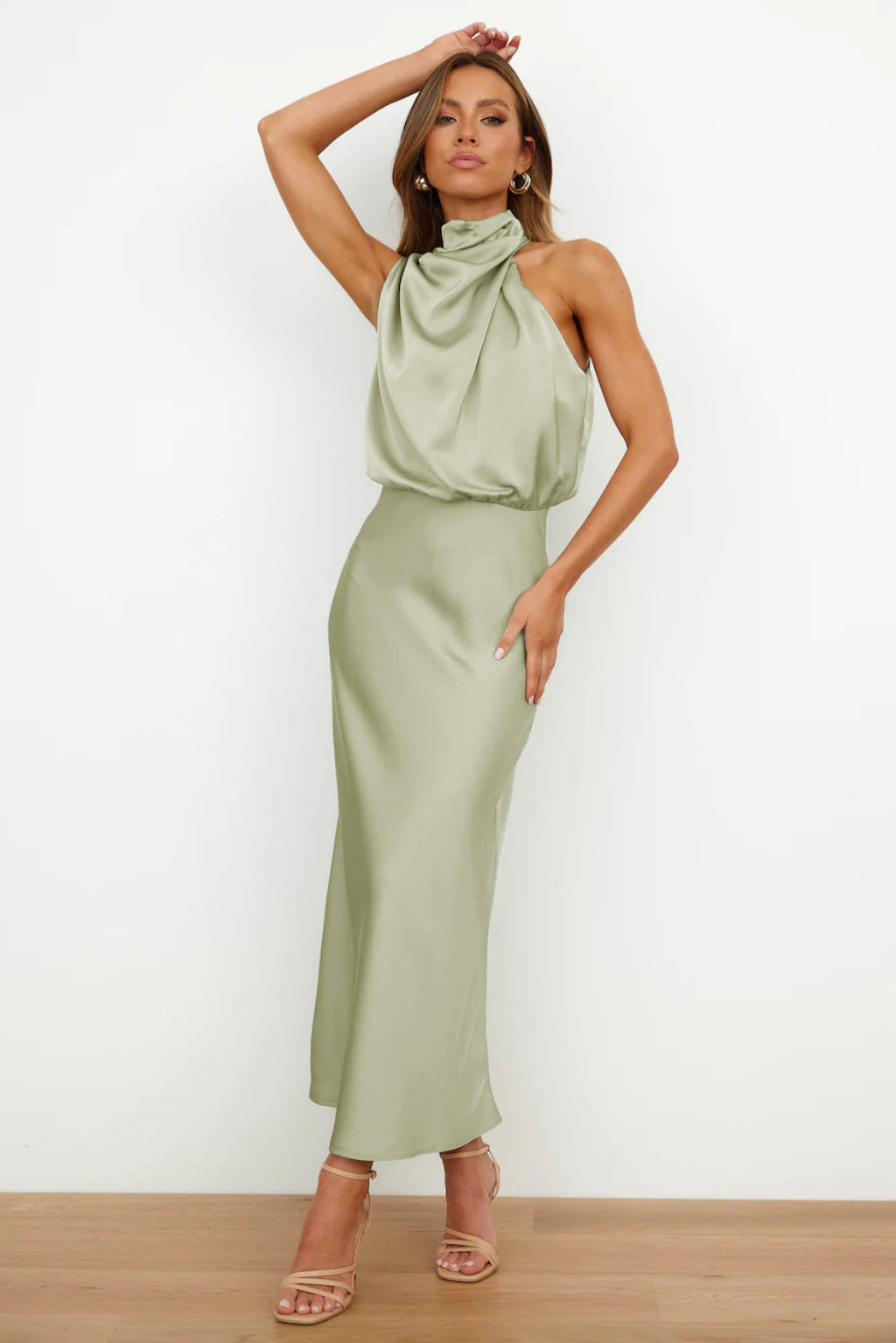 Carlina | Vestido largo de satén con escote halter