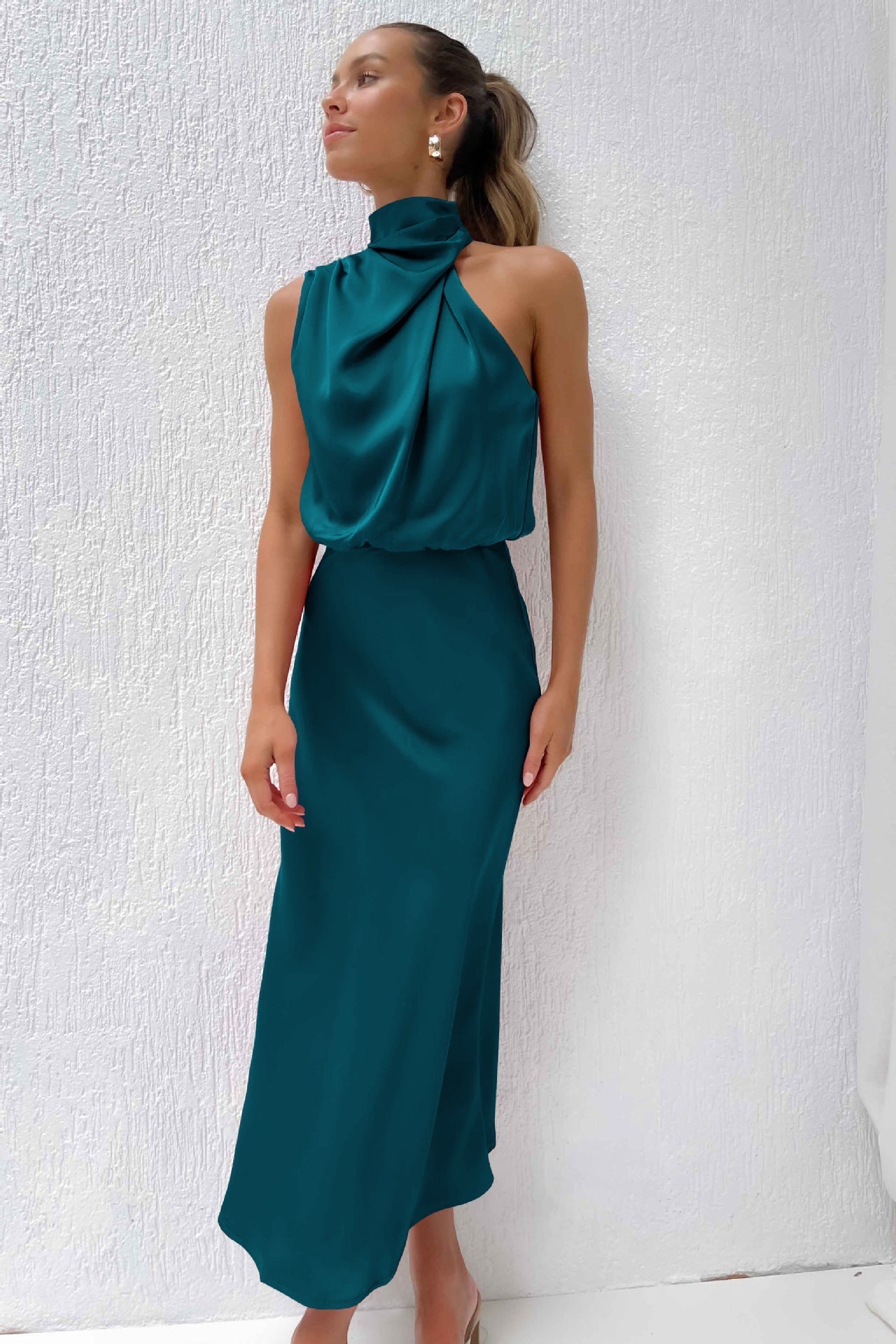 Carlina | Vestido largo de satén con escote halter