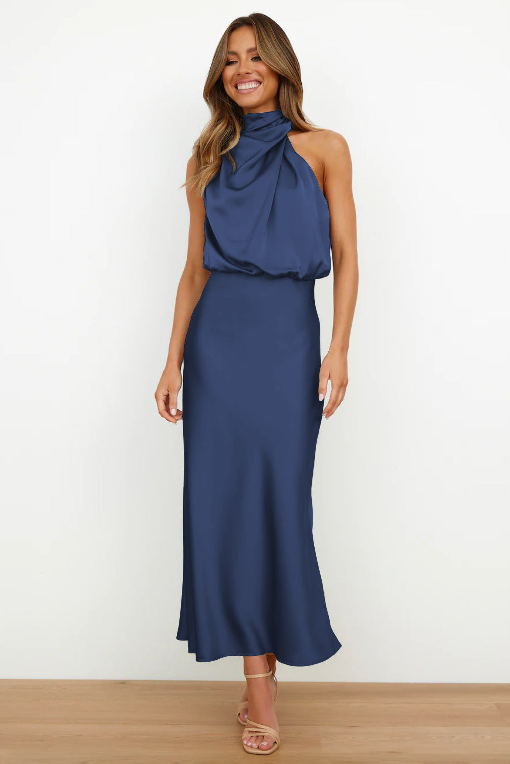 Carlina | Vestido largo de satén con escote halter