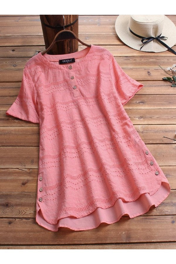 Blusa bohemia casual bordada con mangas cortas y detalle de botón