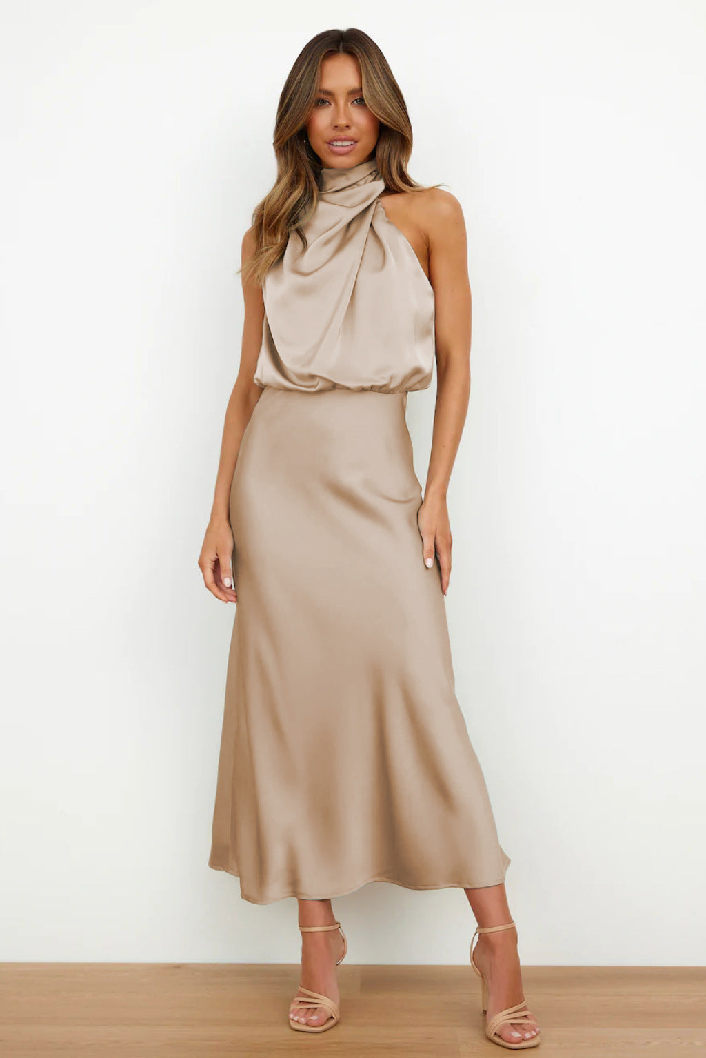 Carlina | Vestido largo de satén con escote halter