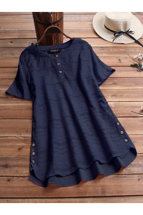 Blusa bohemia casual bordada con mangas cortas y detalle de botón